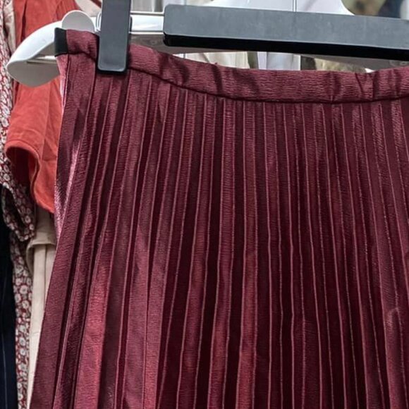 NWOT Burgundy Elegance High-Waisted Pleated Maxi Skirt - Picture 3 of 4